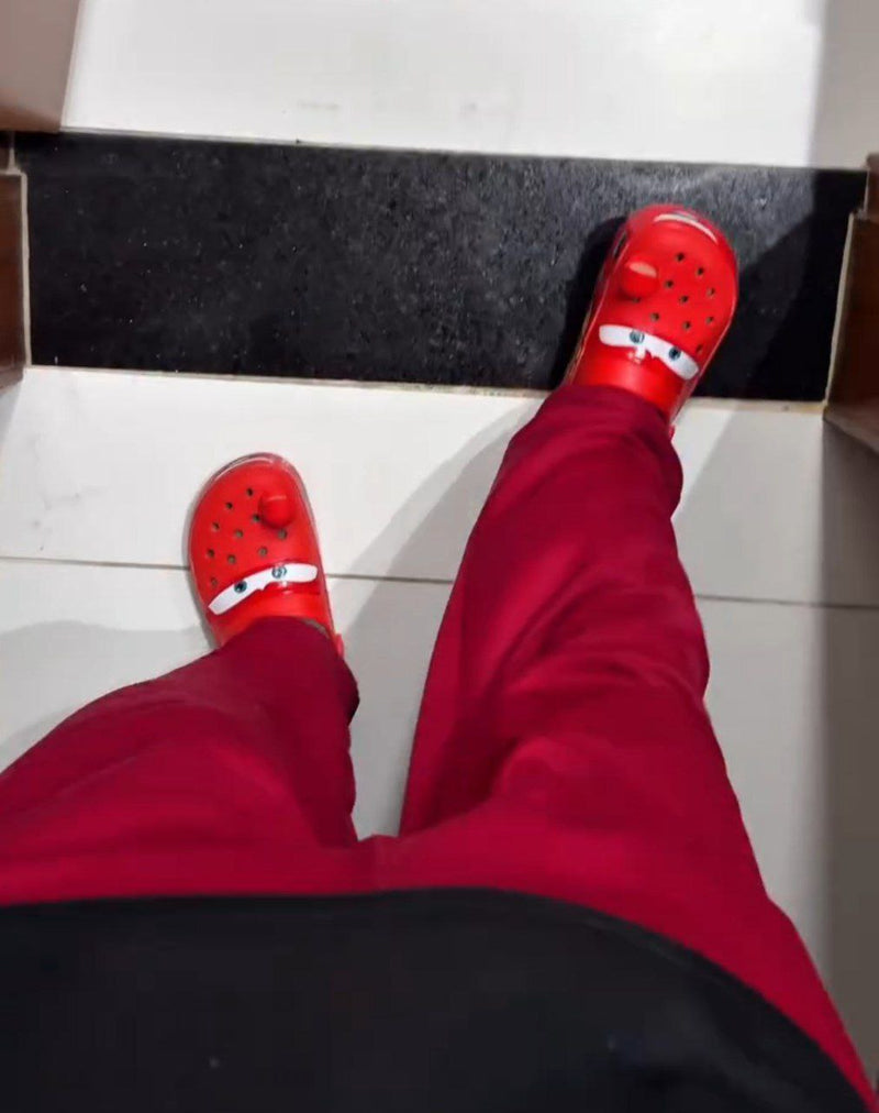 Sandália Crocs Relâmpago Mcqueen Carros Diversão Garantida® + BRINDE Faróis Led Crocs