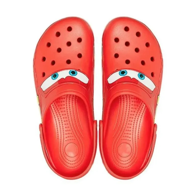 Sandália Crocs Relâmpago Mcqueen Carros Diversão Garantida® + BRINDE Faróis Led Crocs